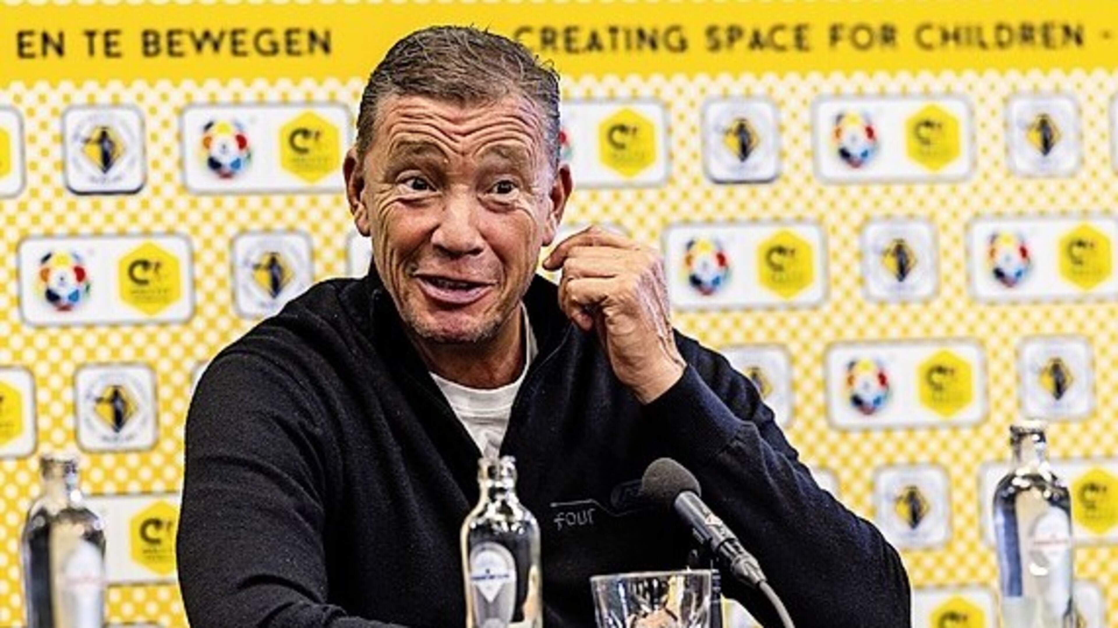 AZ begint aan Johan Cruijff Schaal met opvallende wijziging: ’Het was een moeilijke beslissing’
